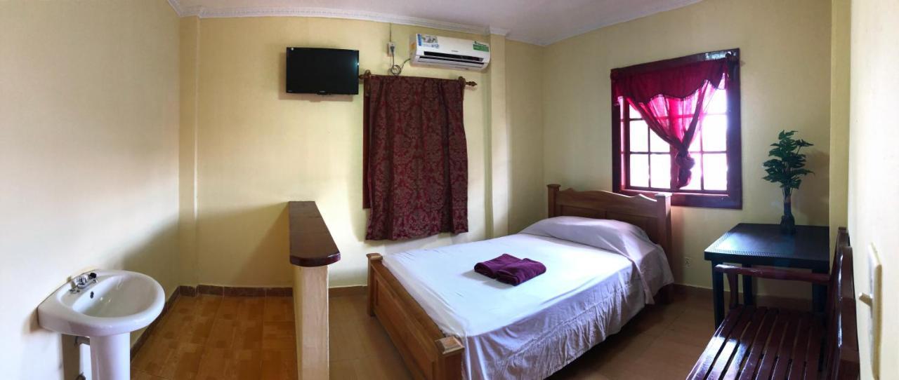 Reff Hotel Bocas Town Bagian luar foto