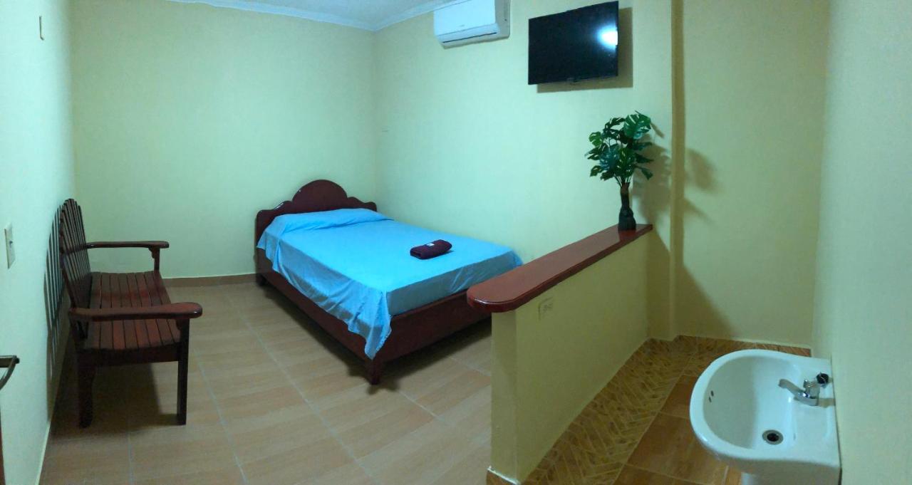 Reff Hotel Bocas Town Bagian luar foto